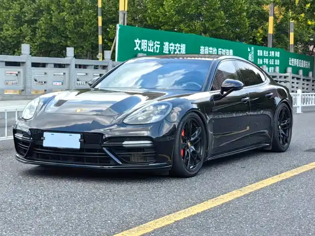PORSCHE PANAMERA 2018