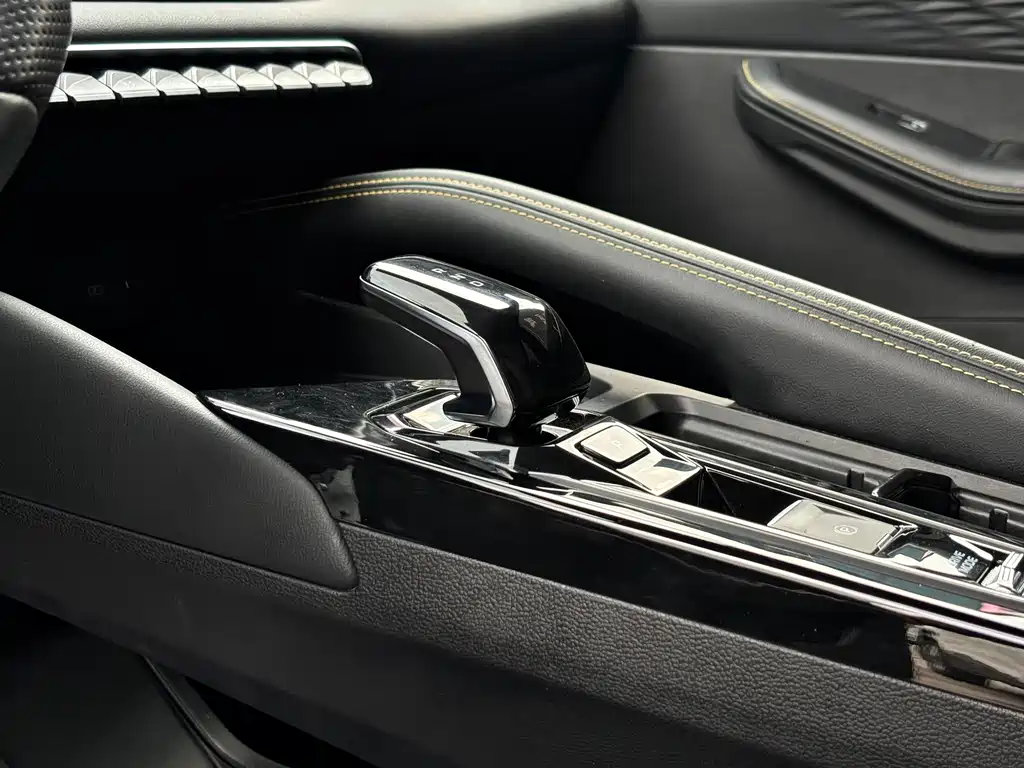 Geely Binyue — миниатюра 11