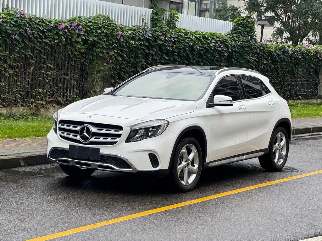 MERCEDES-BENZ GLA