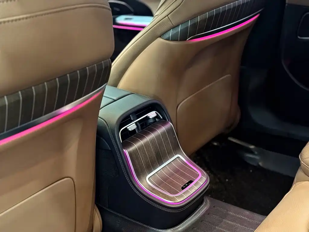 Mercedes-Benz E-Class — миниатюра 14