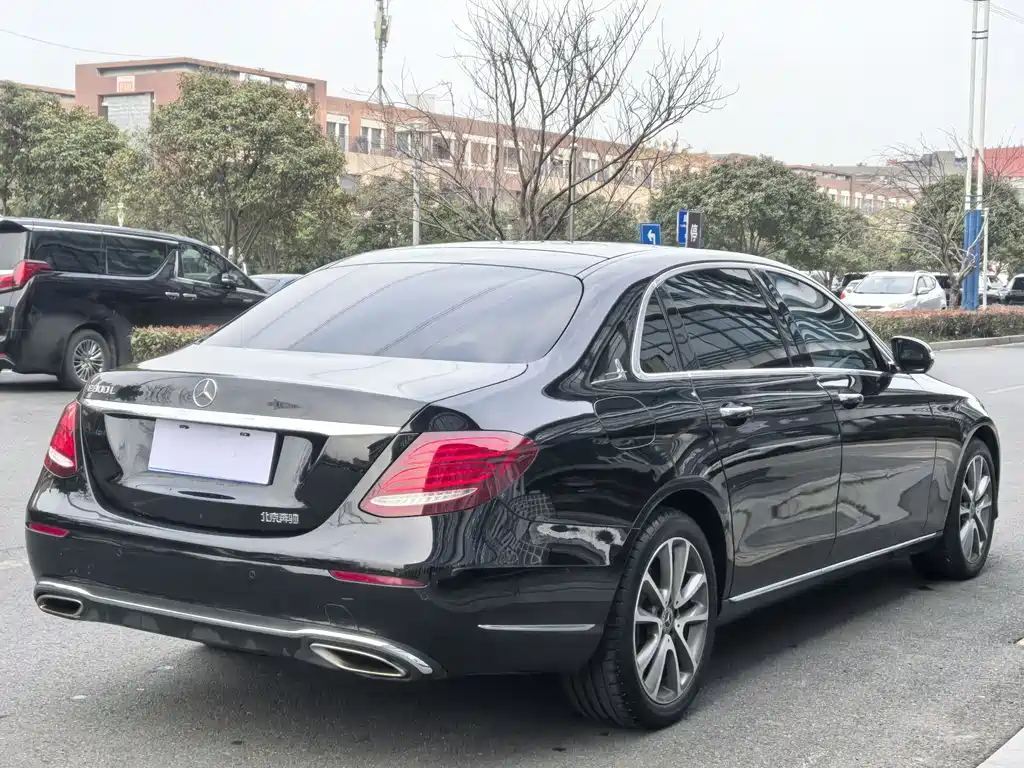 MERCEDES-BENZ E CLASS