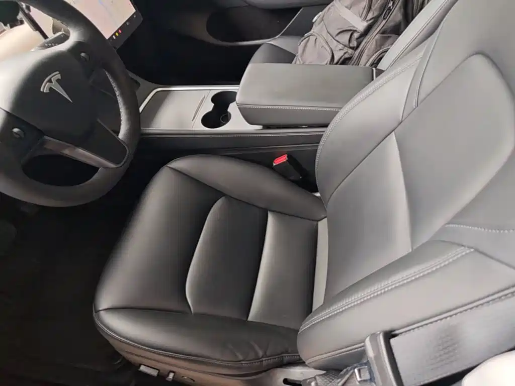 Tesla Model Y — миниатюра 15