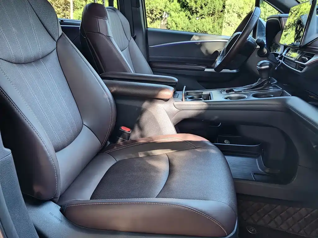 Toyota Granvia — миниатюра 19