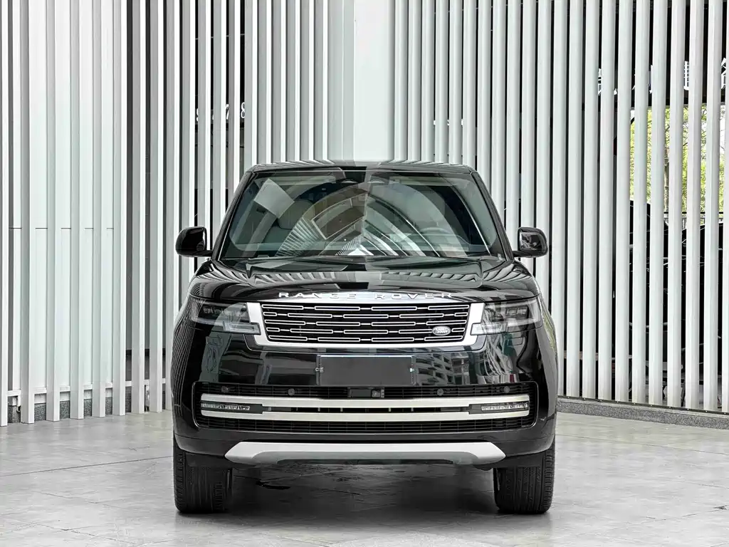 Land Rover Range Rover 2025 3.0 L6 400PS Long Wheelbase мест