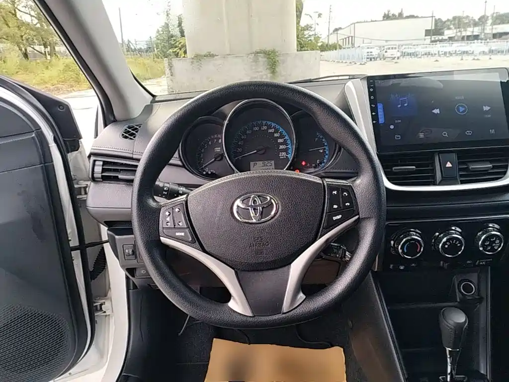Toyota Yaris L — миниатюра 11
