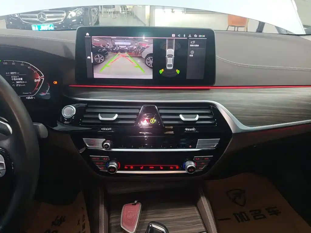 BMW 5 Series — миниатюра 13