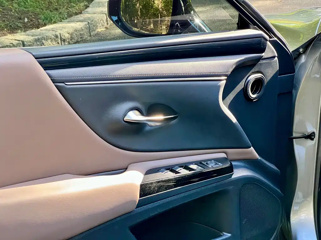 Lexus ES — миниатюра 17