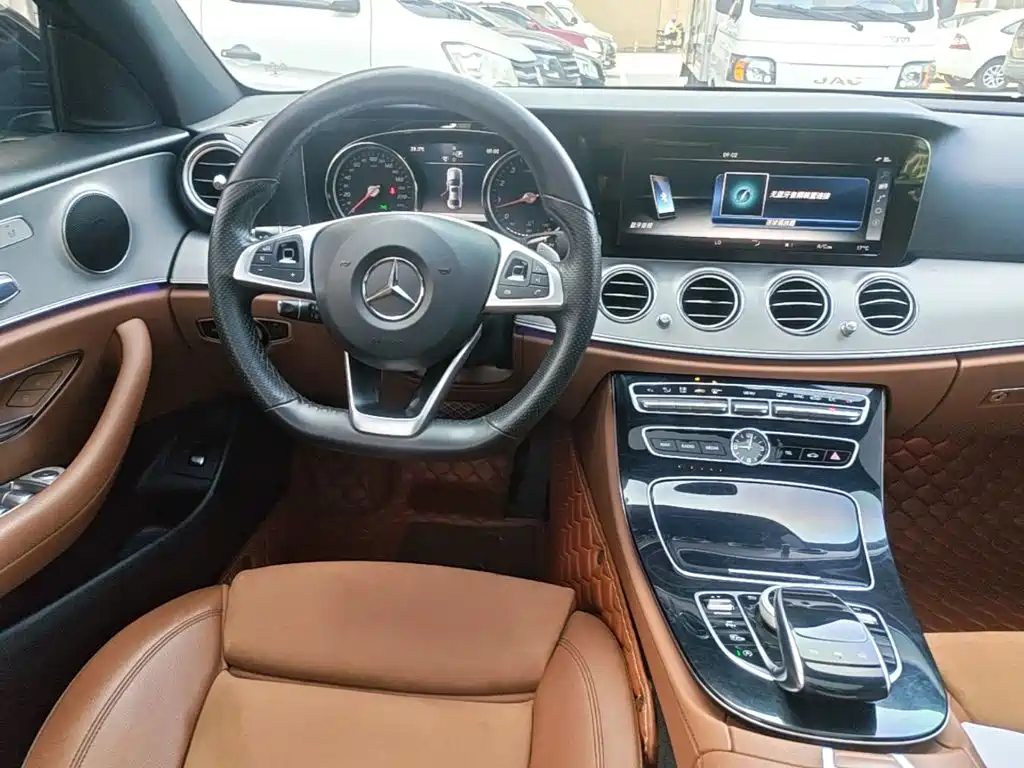 Mercedes-Benz E-Class — миниатюра 13