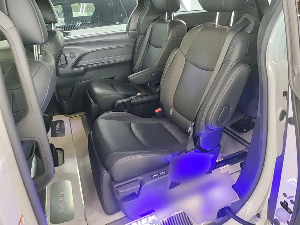 Toyota Sienna — миниатюра 17
