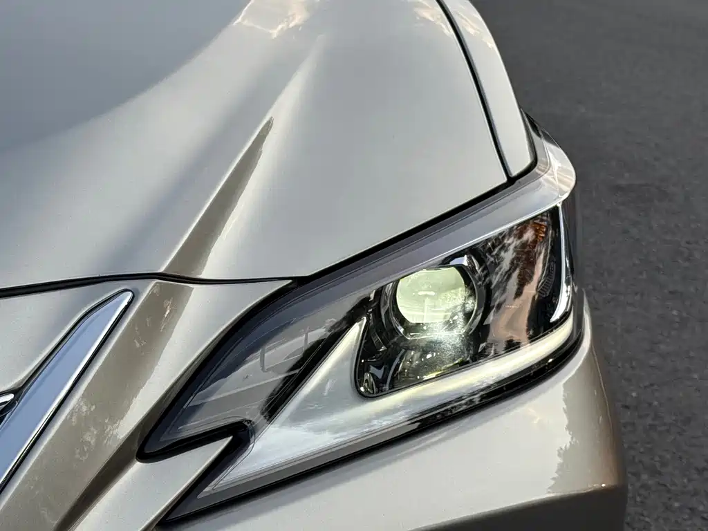 Lexus ES — миниатюра 17