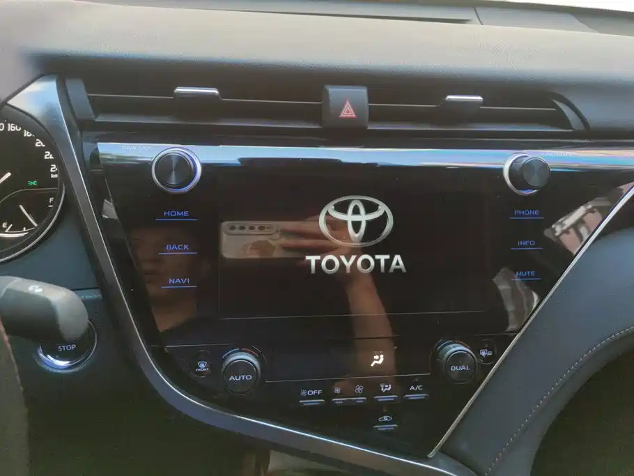 Toyota Camry — миниатюра 13