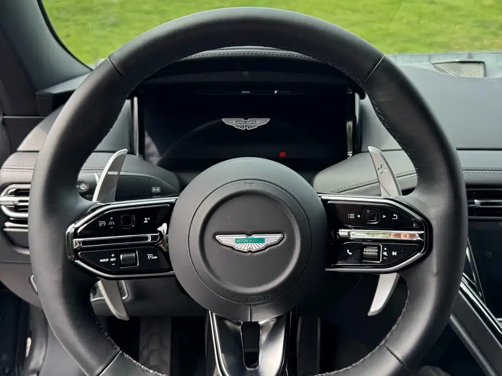 Aston Martin DB12 — миниатюра 21