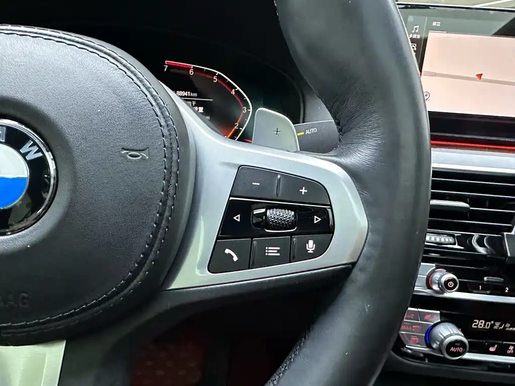 BMW 5 Series — миниатюра 24