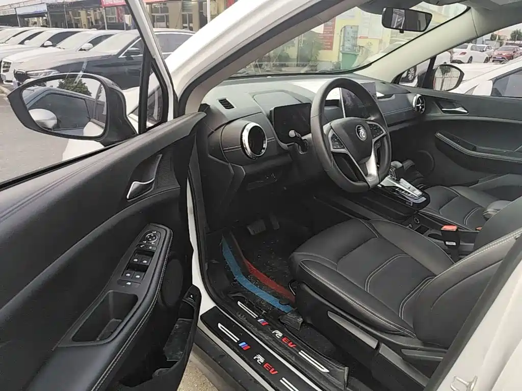 BYD Yuan EV — миниатюра 16