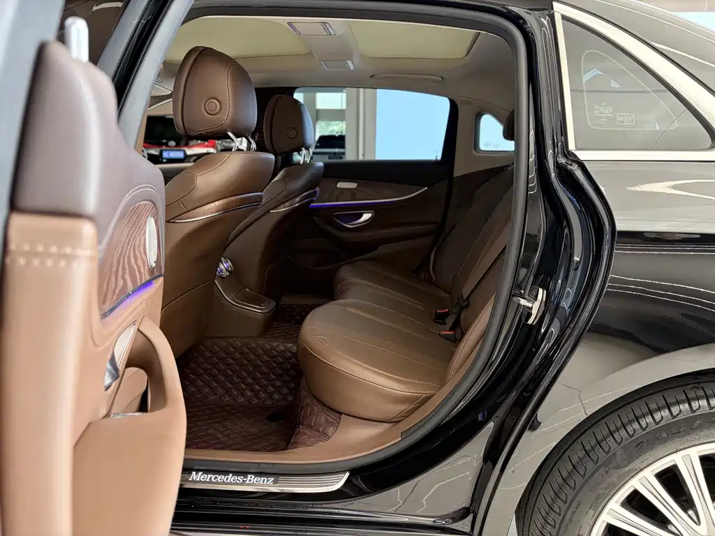 Mercedes-Benz E-Class — миниатюра 14