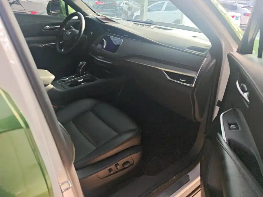 Cadillac XT4 — миниатюра 8