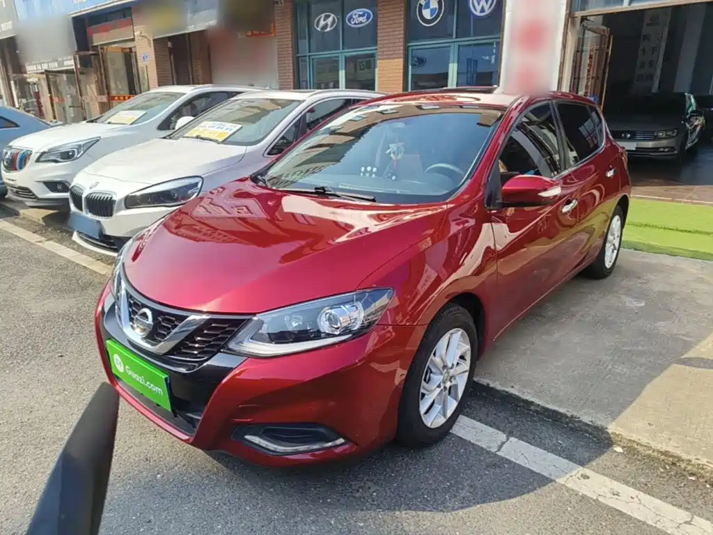 Nissan Tiida — миниатюра 2
