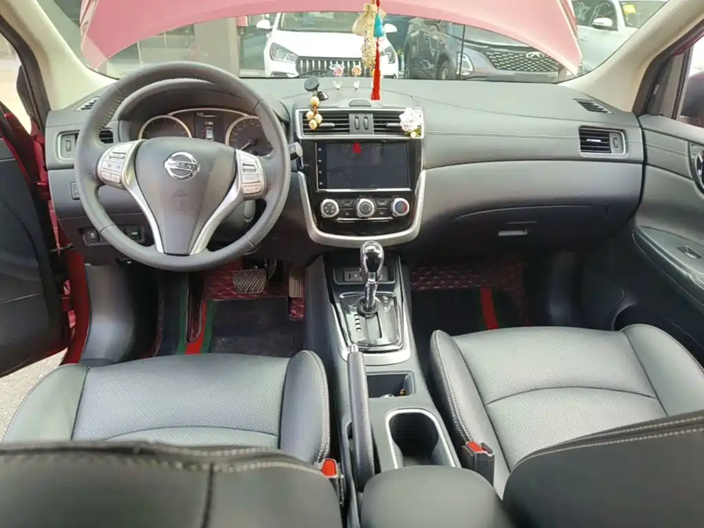 Nissan Tiida — миниатюра 10