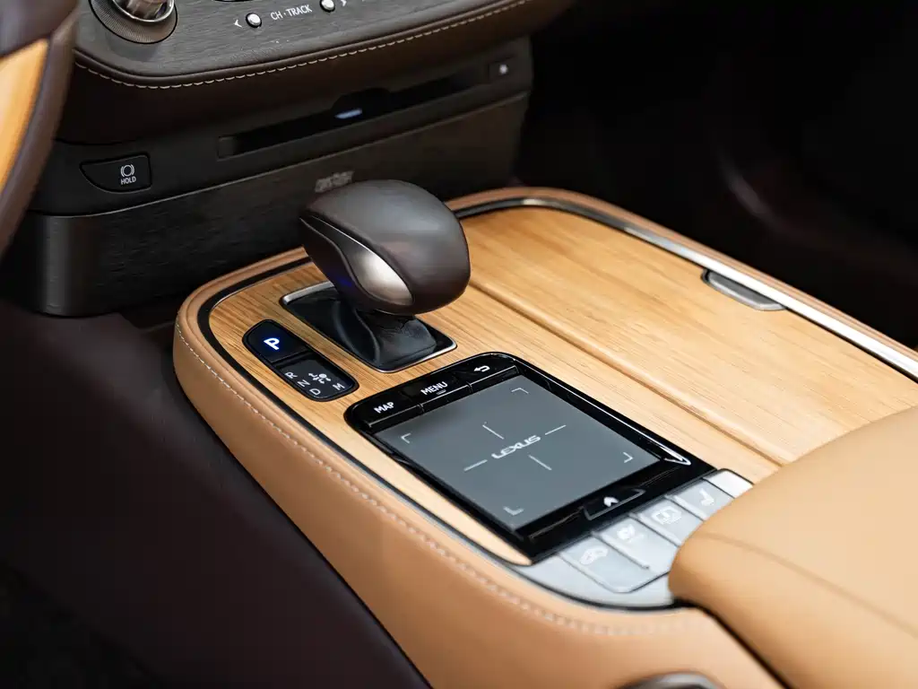 Lexus LS — миниатюра 15