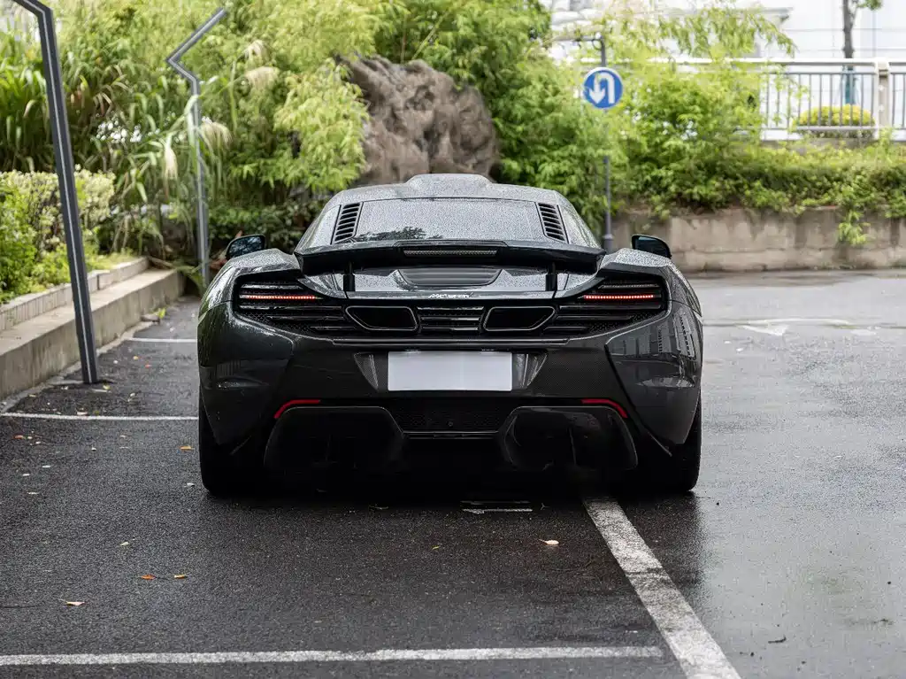 MCLAREN  650S