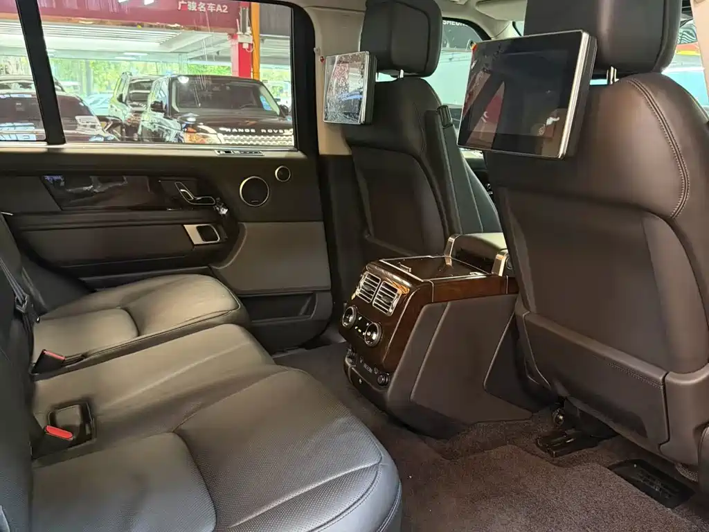 Land Rover Range Rover — миниатюра 6