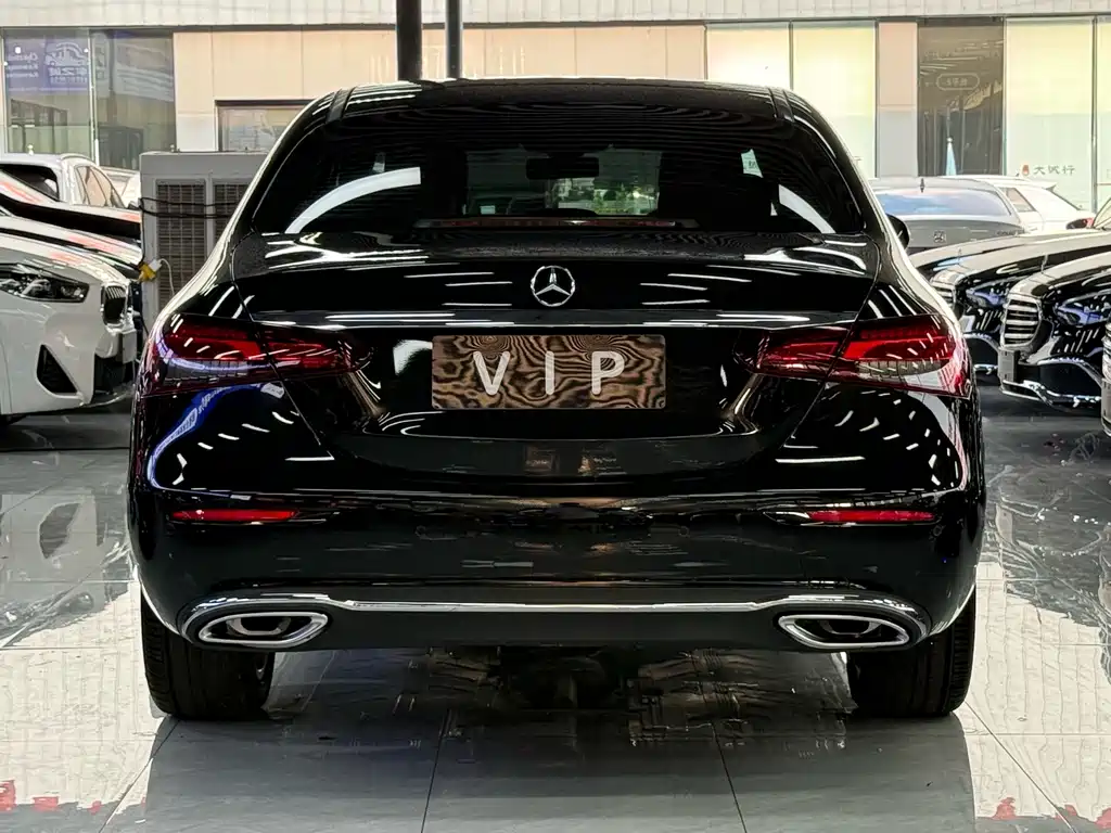 Mercedes-Benz E-Class — миниатюра 13