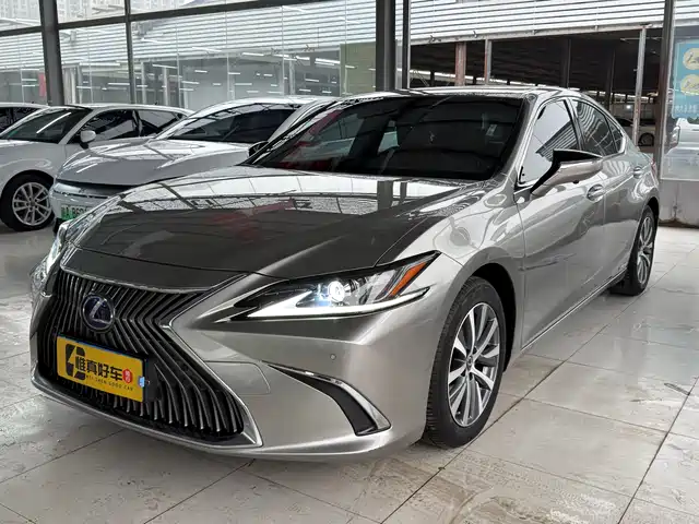 LEXUS ES 2020