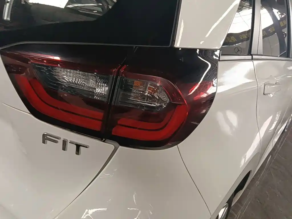 Honda Fit — миниатюра 8