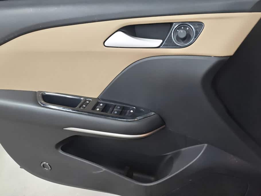 Chevrolet Monza 1.5 л 2022 г. красный/фиолетовый, пробег 16100 км