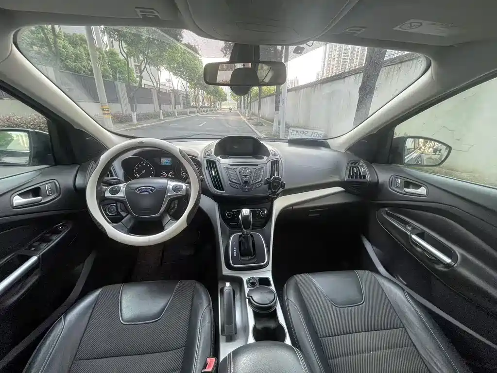 Ford Kuga — миниатюра 10