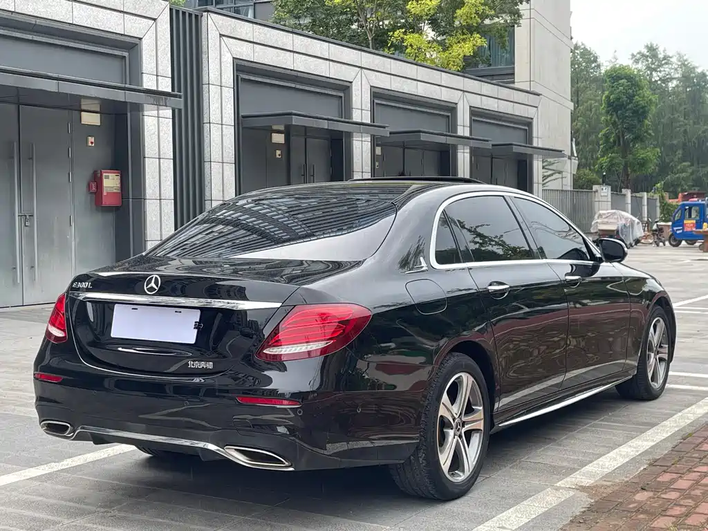 Mercedes-Benz E-Class — миниатюра 4