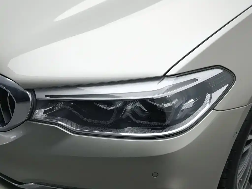 BMW 5 Series — миниатюра 7