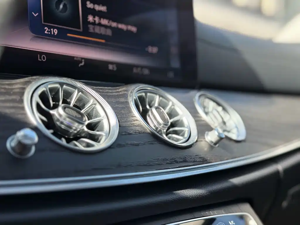 MERCEDES-BENZ E CLASS