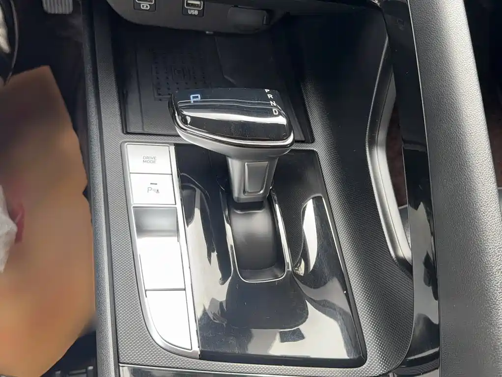 Hyundai Elantra — миниатюра 10