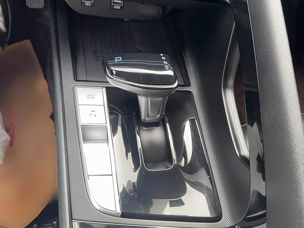 Hyundai Elantra 1.5 л 2021 г. Серебристо-серый, пробег 41600 км