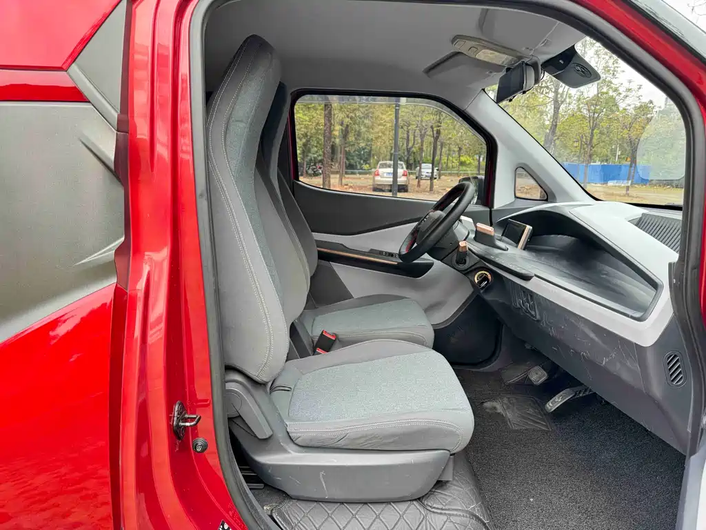 Baojun E200