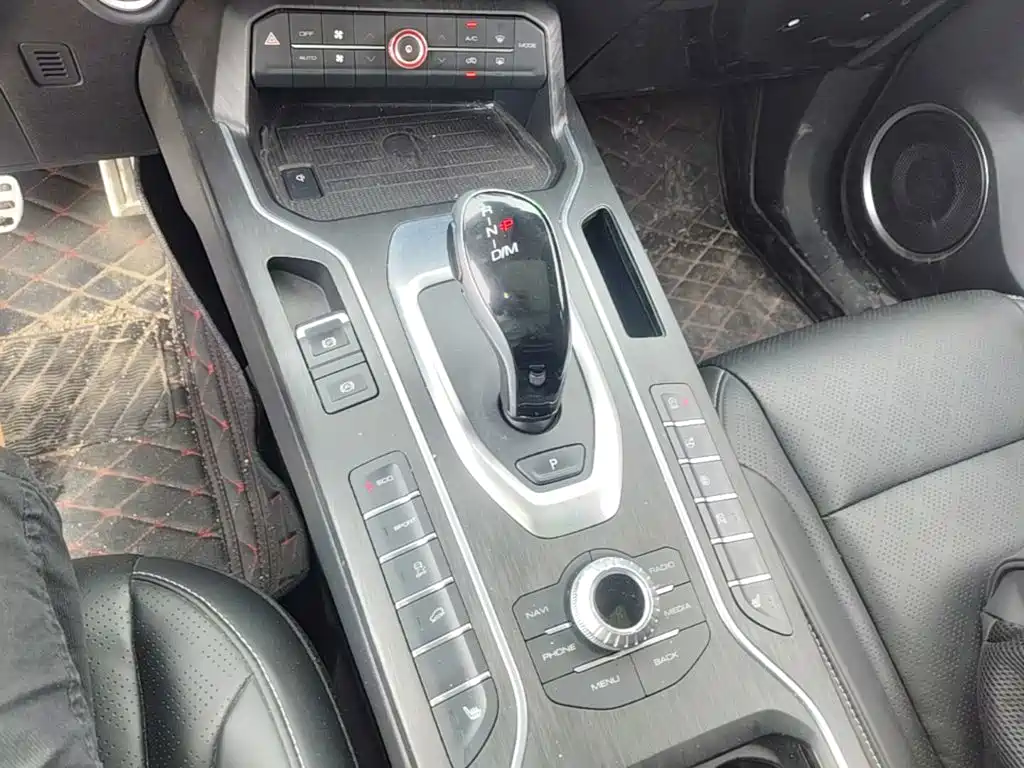 Wey Wey VV6 — миниатюра 14