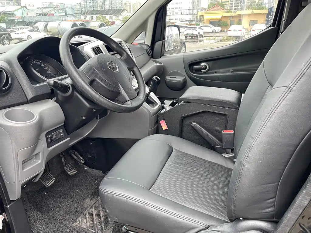 Nissan NV200 — миниатюра 9