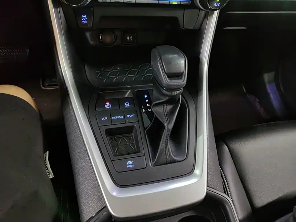 Toyota RAV4 — миниатюра 14