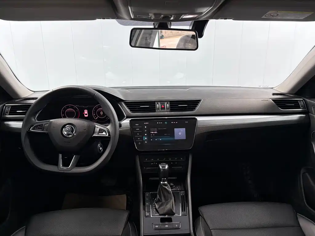 Skoda Superb — миниатюра 7