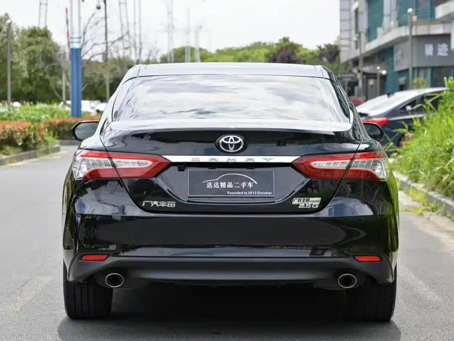 Toyota Camry — миниатюра 3