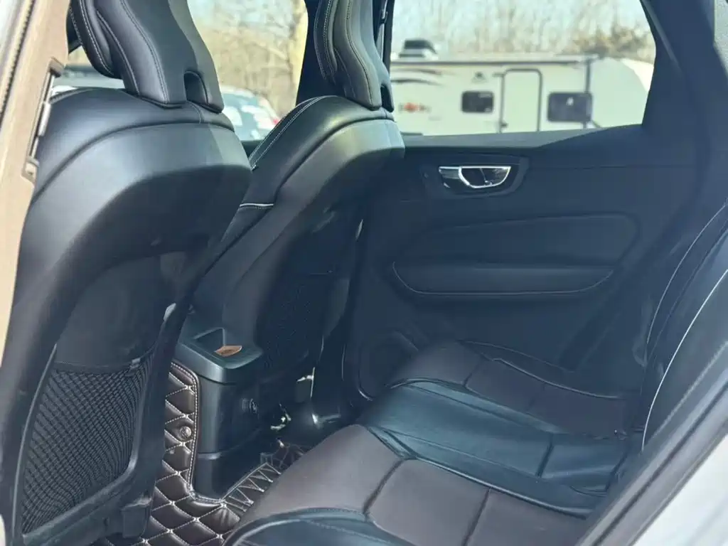 VOLVO XC60 PLUG IN HYBRID