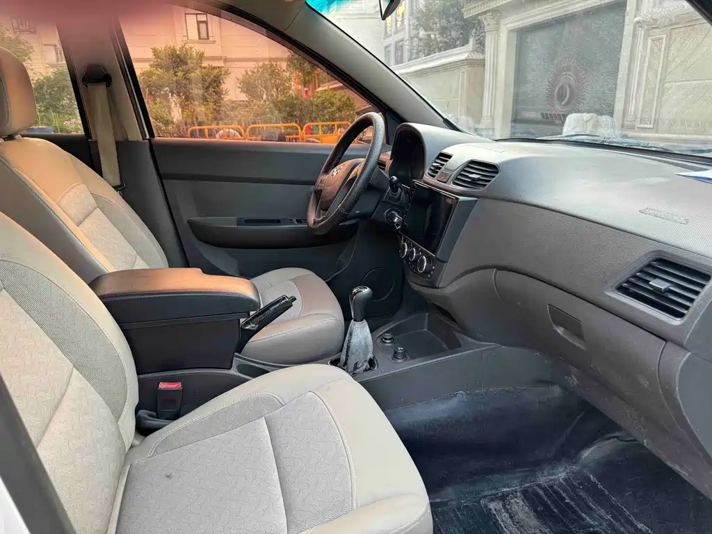 Wuling Hongguang — миниатюра 8