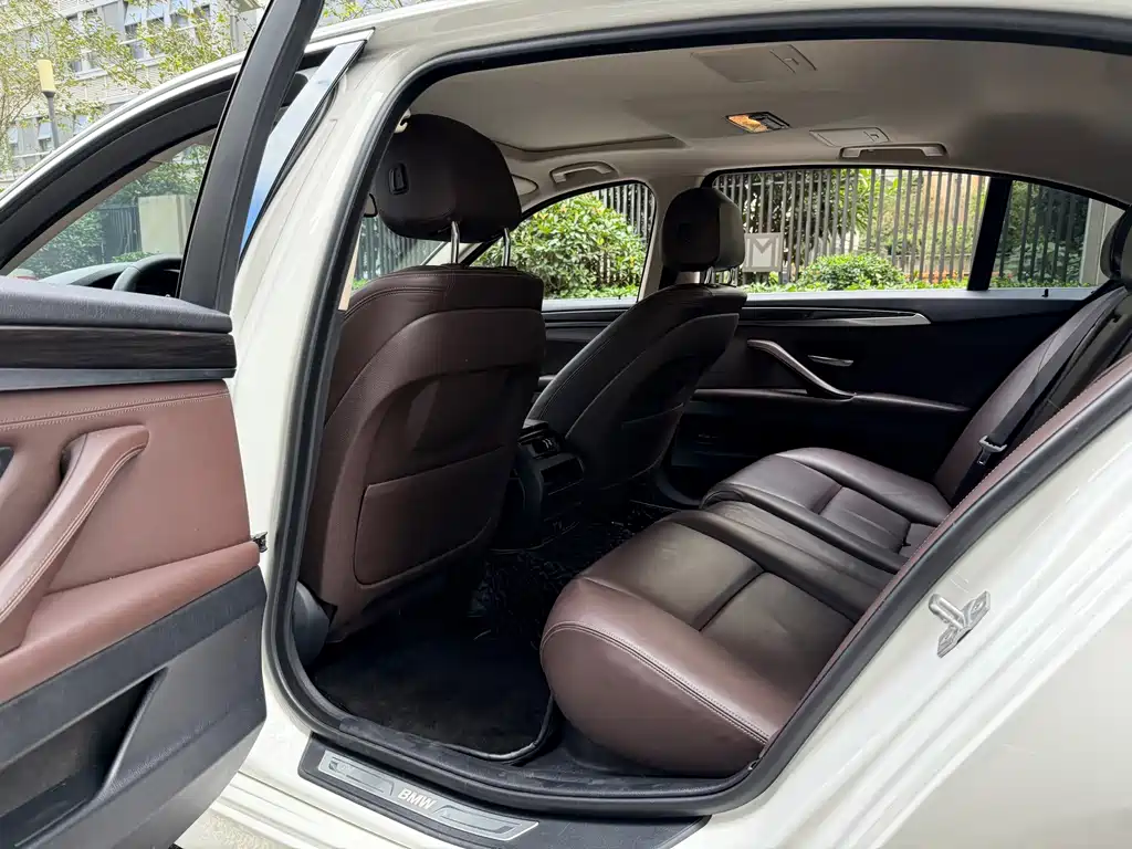BMW 5 Series — миниатюра 6