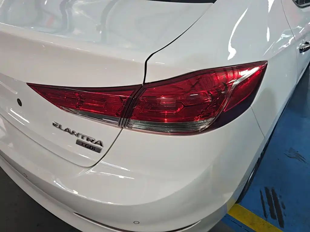Hyundai Elantra — миниатюра 8