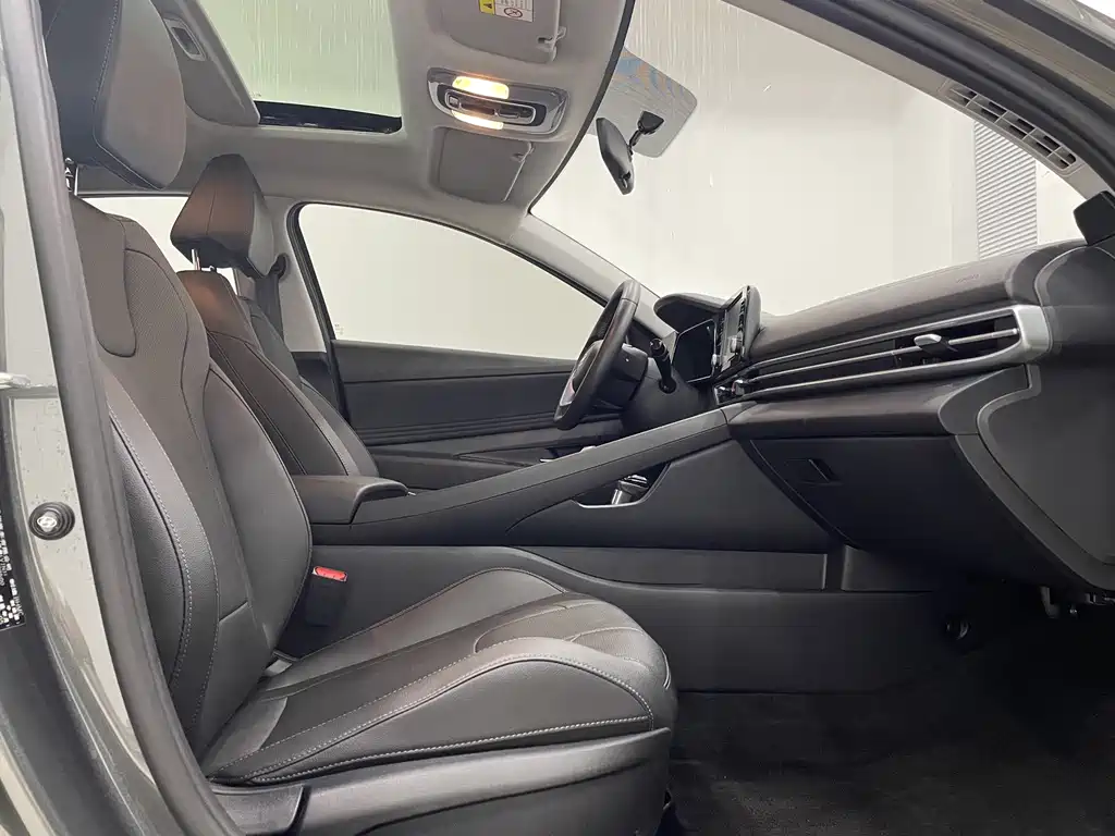 Hyundai Elantra — миниатюра 13