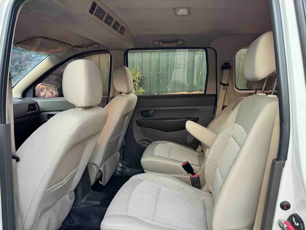 Wuling Hongguang — миниатюра 5