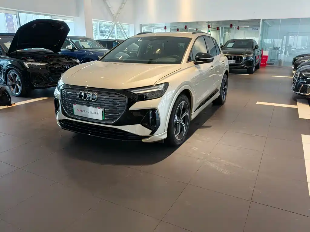 AUDI Q4 E TRON