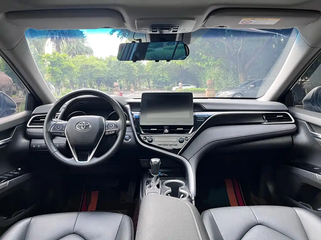 Toyota Camry — миниатюра 8