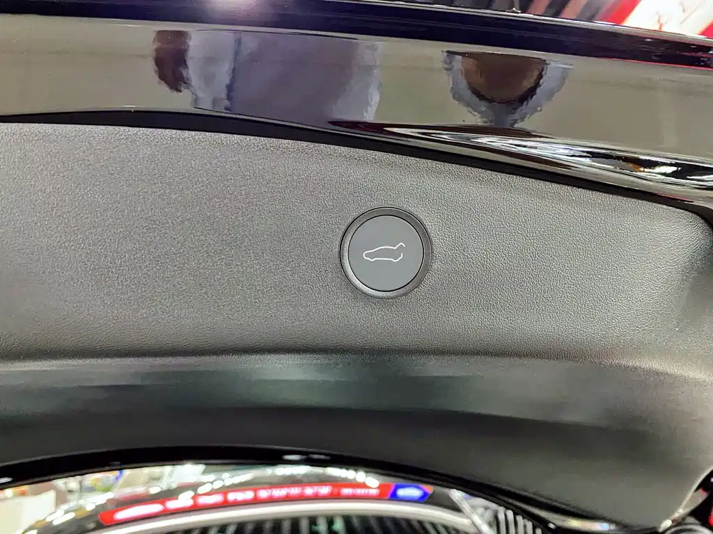 Tesla Model 3 — миниатюра 14